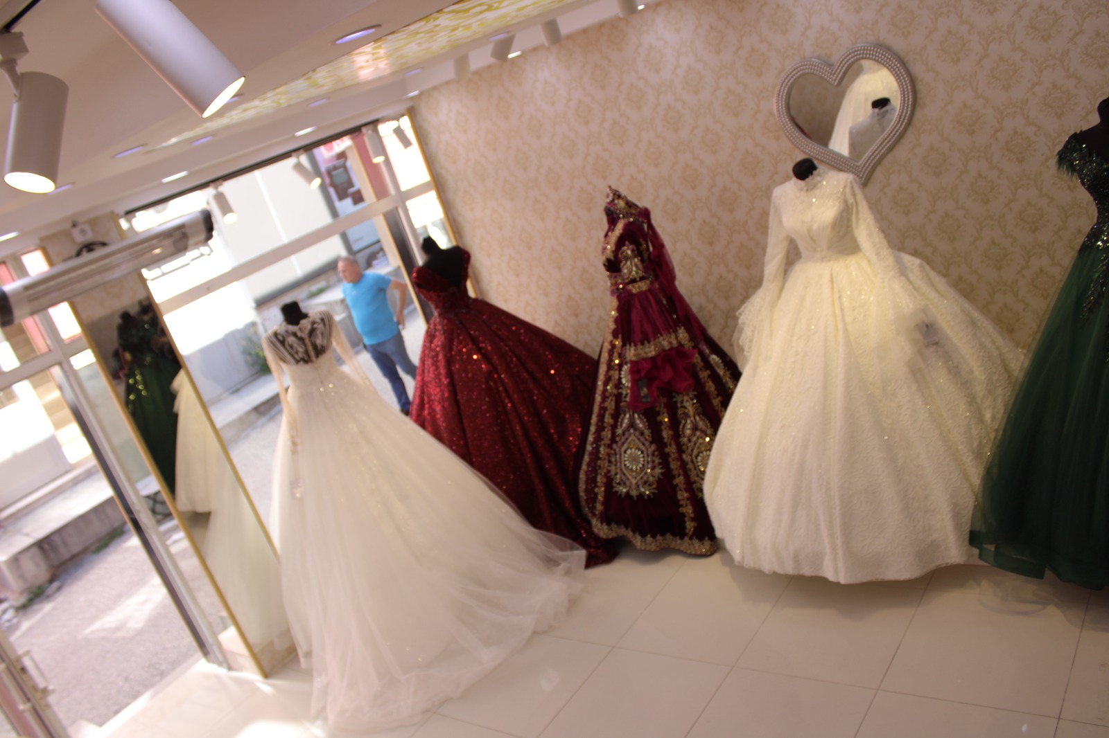 GÜLAY GELİNLİK VE MODA EVI