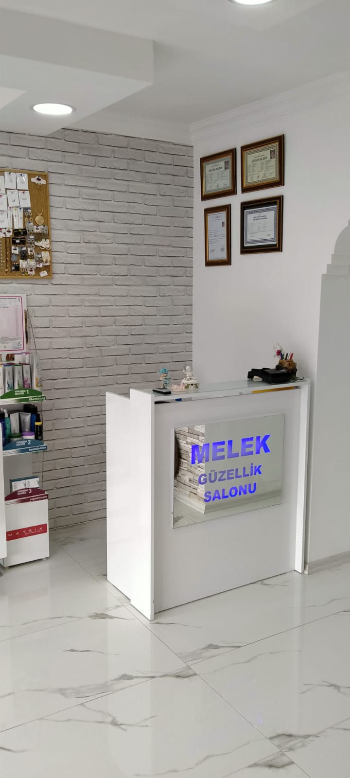 MELEK BAYAN KUAFÖRU